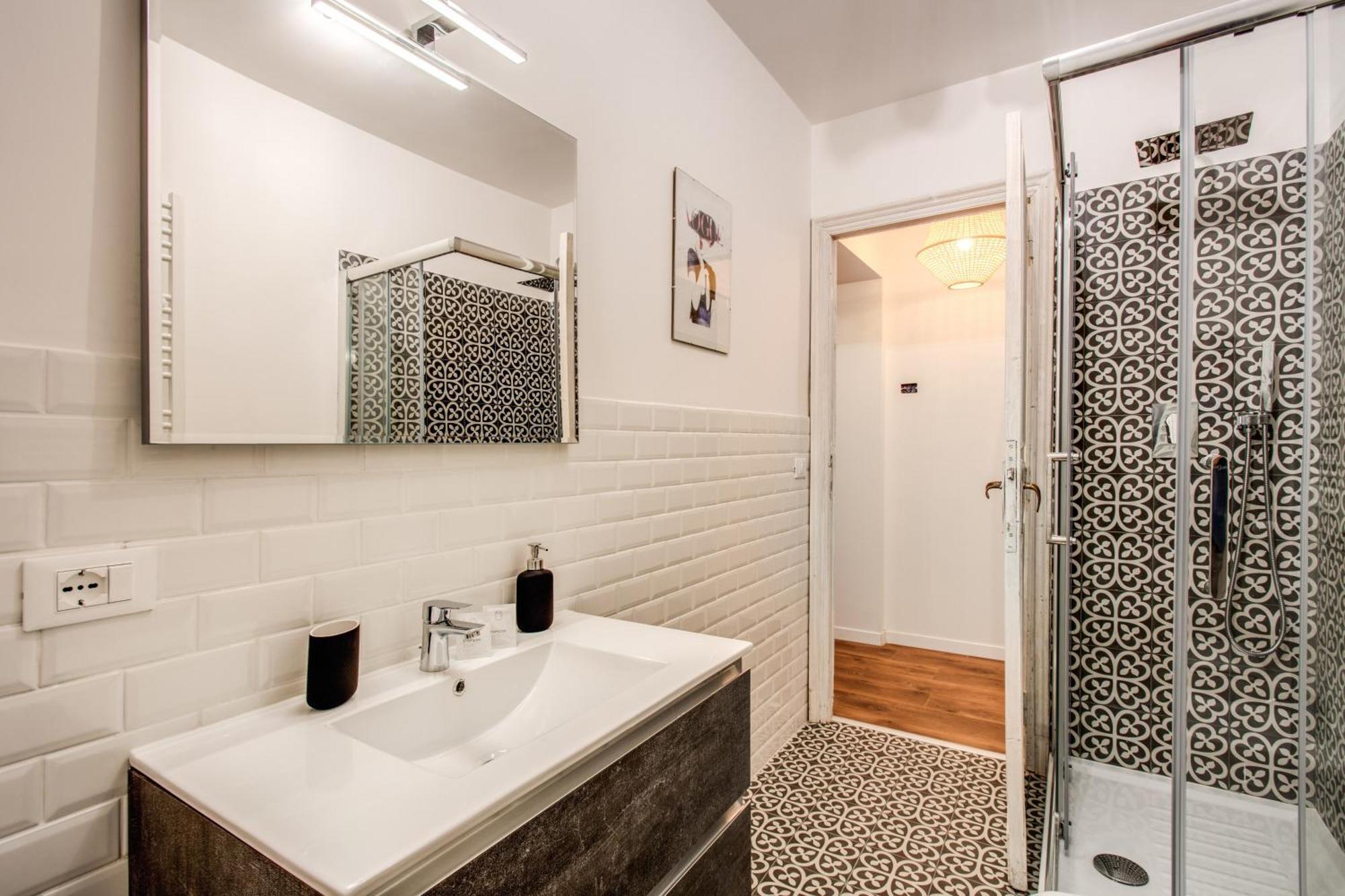 Monti Quiet And Spacious Apartment Rome Exterior photo